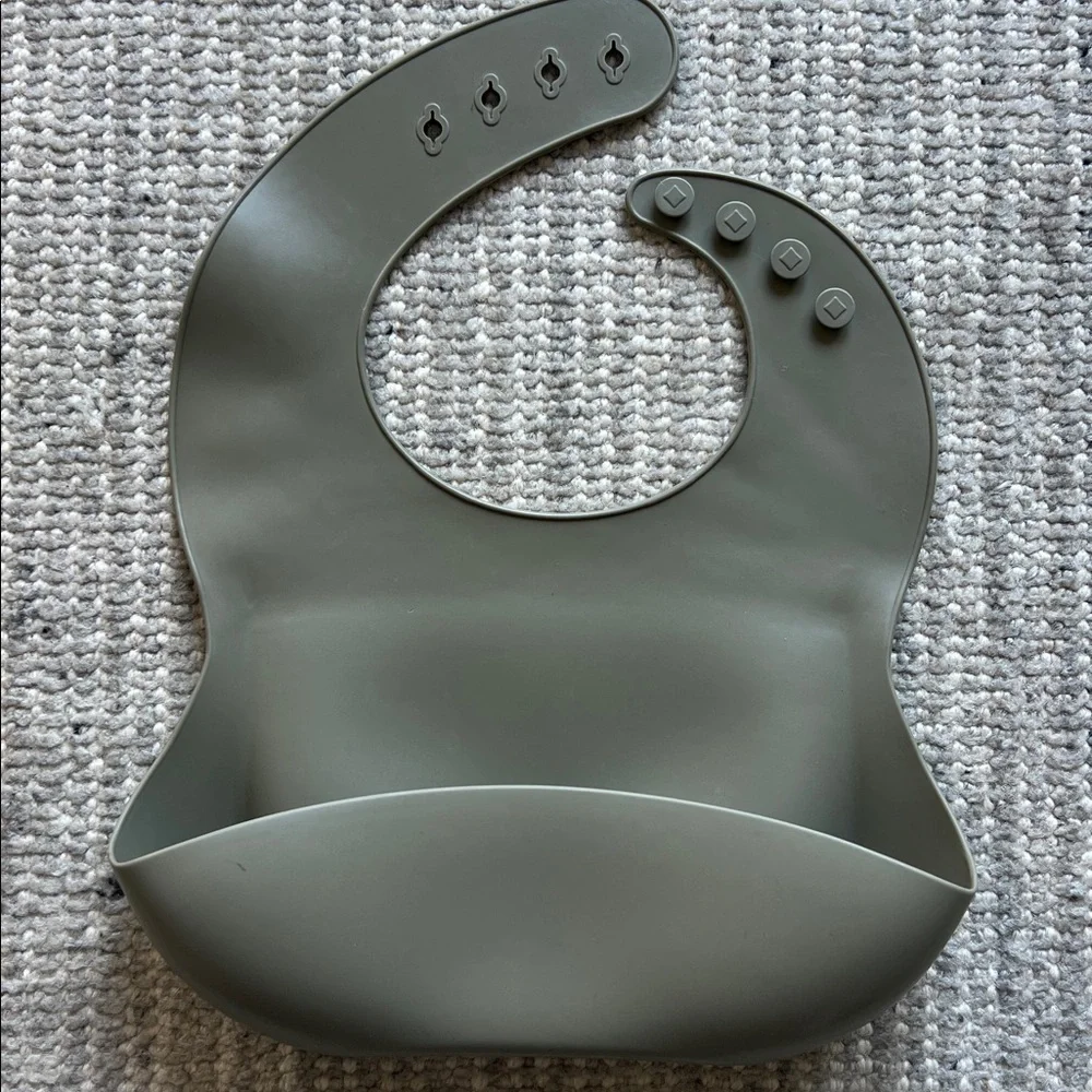 Adjustable Silicone Bibs (Set of 4)